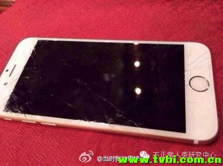 【轻松一刻】Iphone6开售好多天了，我们来看看全世界各地网友发来的捷报。。。好正能 ...