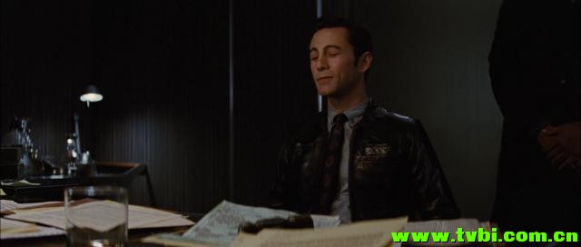 环形使者.Looper.2012.1080p.BluRay.x264-SPARKS